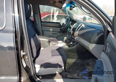 2013 Toyota Tacoma Base V6 z USA, uszkodzony, nr VIN 3TMLU4EN6DM132373